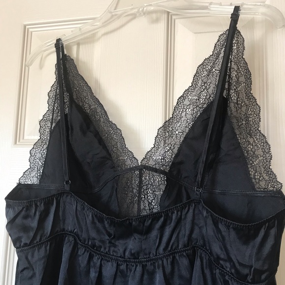VS black satin & Chantilly lace lingerie set - Picture 8 of 15